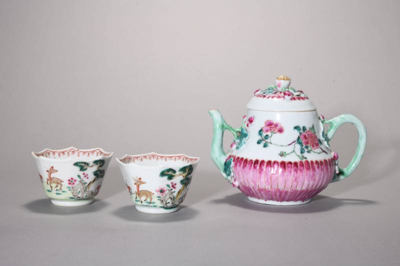 清雍正 粉彩松鹿图杯、折枝花卉纹菊瓣壶三只 - 图2