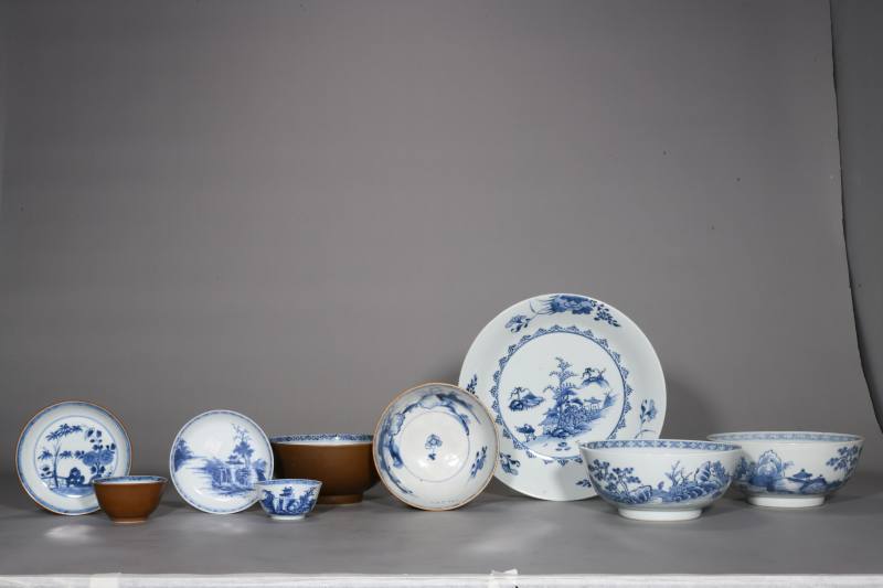 清乾隆 内青花外酱釉、青花山水人物纹瓷器九件 - 图2