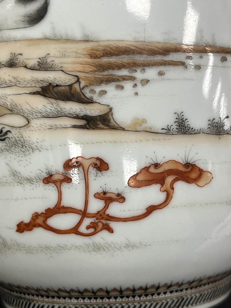 民国 周湘甫风格矾红墨彩罗汉图灯笼瓶一对 - 图30