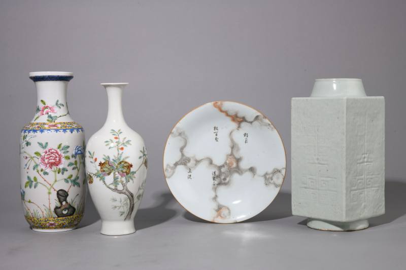 清 粉彩瓶、盘、青釉瓶四件 - 图2