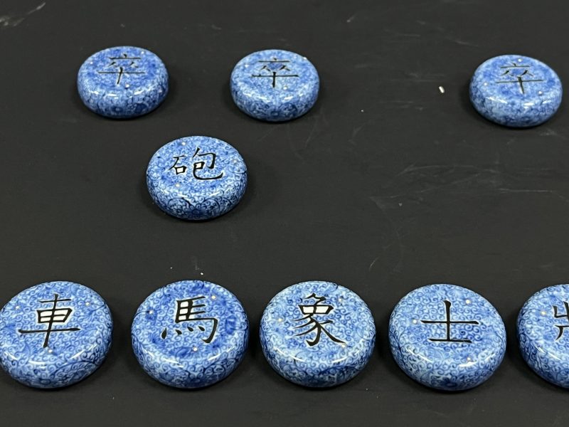 清中期 青花矾红墨彩象棋一套 - 图6