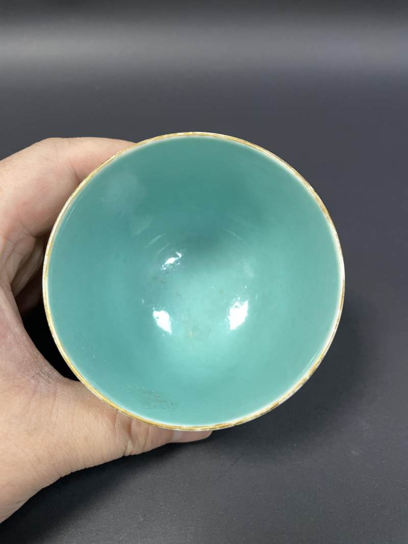 清嘉庆 松石绿地洋彩仿掐丝珐琅缠枝莲福寿纹盖杯 - 图6