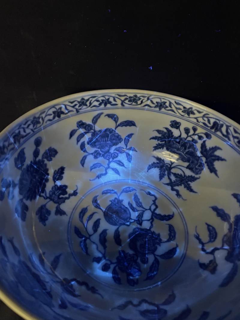 明宣德 青花内折枝花果纹外缠枝花卉纹大碗 - 图17