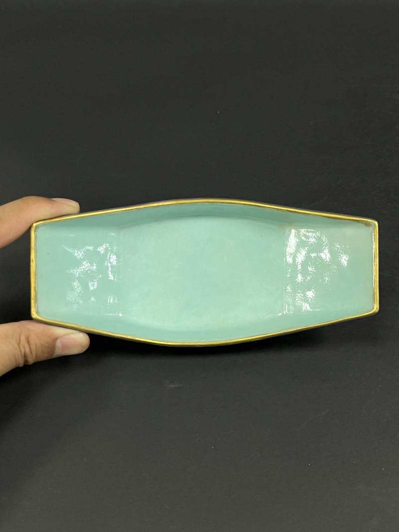 清嘉庆 蓝地洋彩缠枝莲纹茶船八只 - 图26