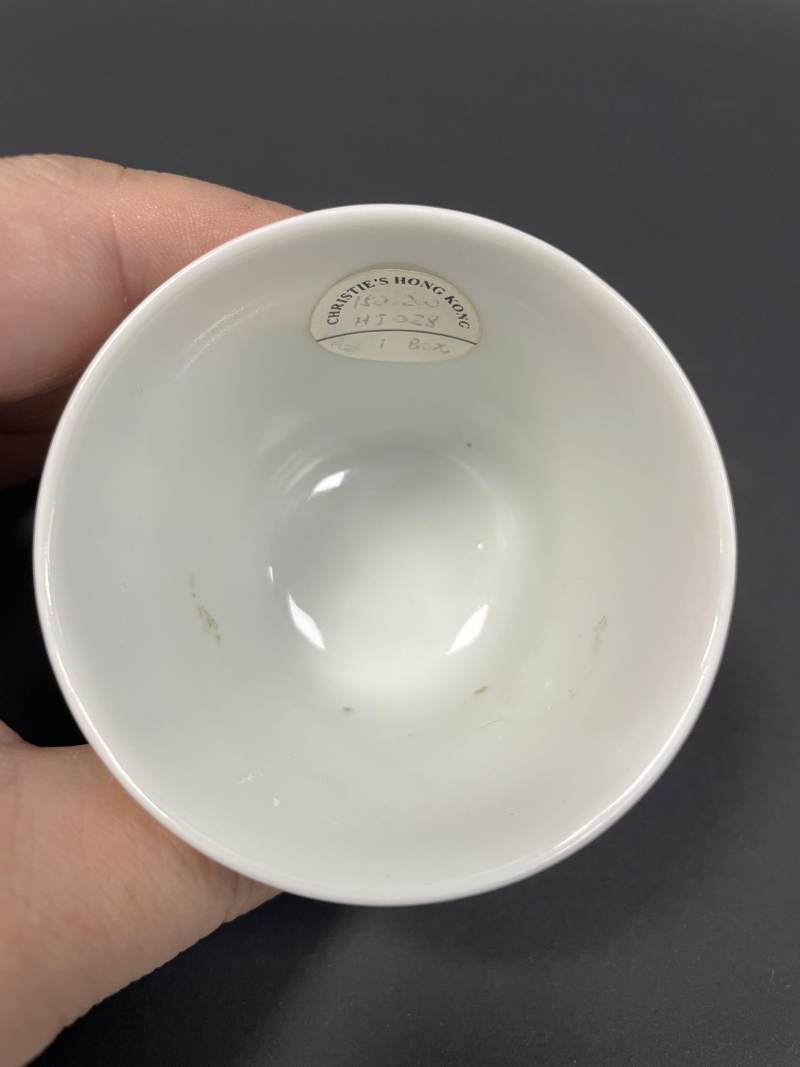 清中期 青花五彩一月迎春花诗文杯 - 图7