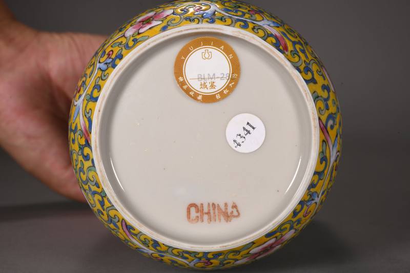 清 粉彩瓶、盘、青釉瓶四件 - 图6