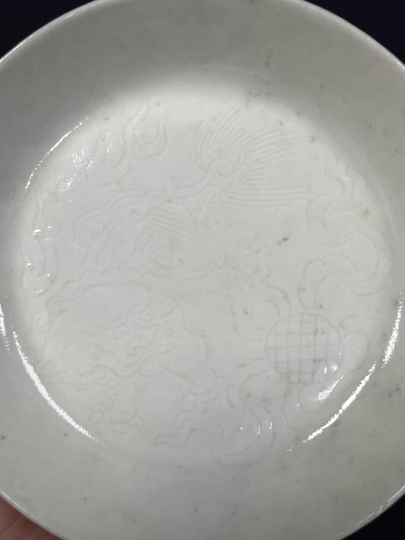 清乾隆 浆胎仿定釉暗刻狮球图小盘一对 - 图9
