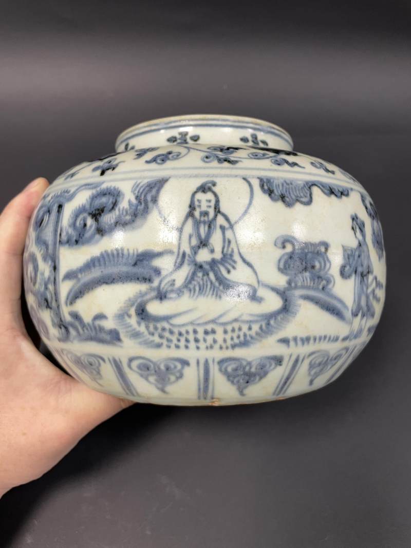 明成化-弘治 青花缠枝莲托梵文开光神仙人物纹罐 - 图2