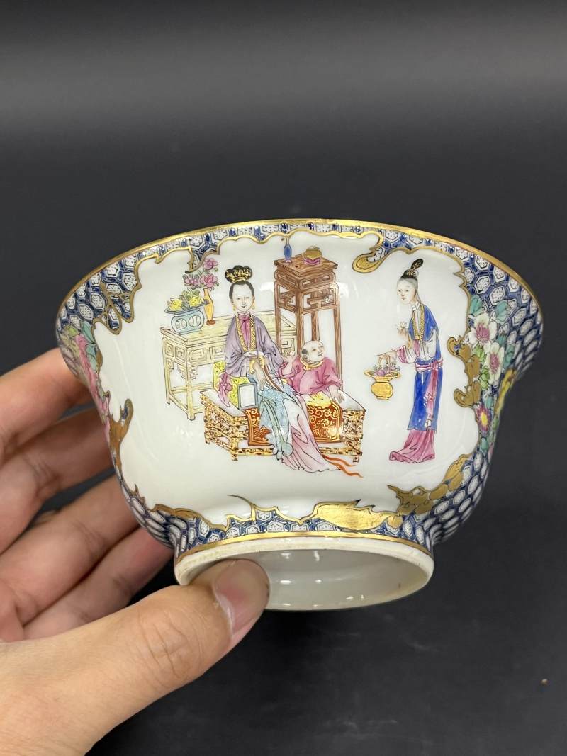 清雍正 广珐琅彩锦地蝶恋花开光教子图茶碗 - 图6