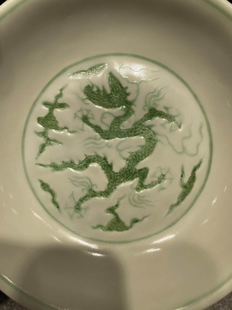 明弘治 刻填绿彩云龙纹盘 - 图3
