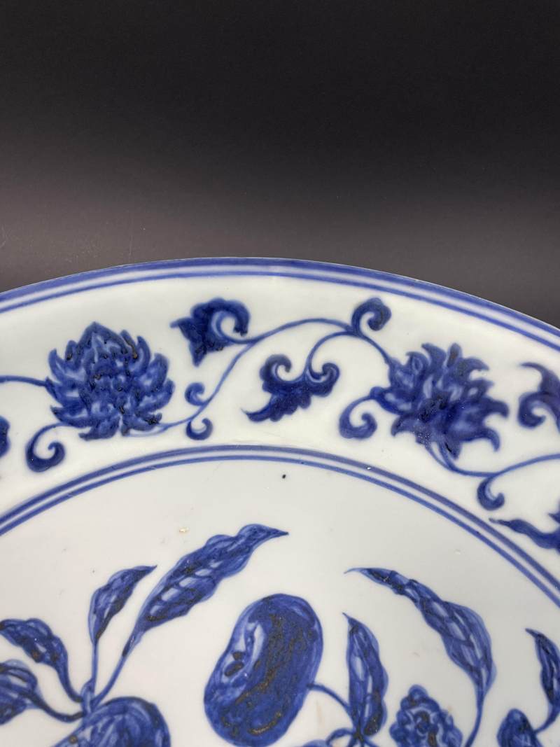 明宣德 青花缠枝花卉开光事事如意图大盘 - 图5