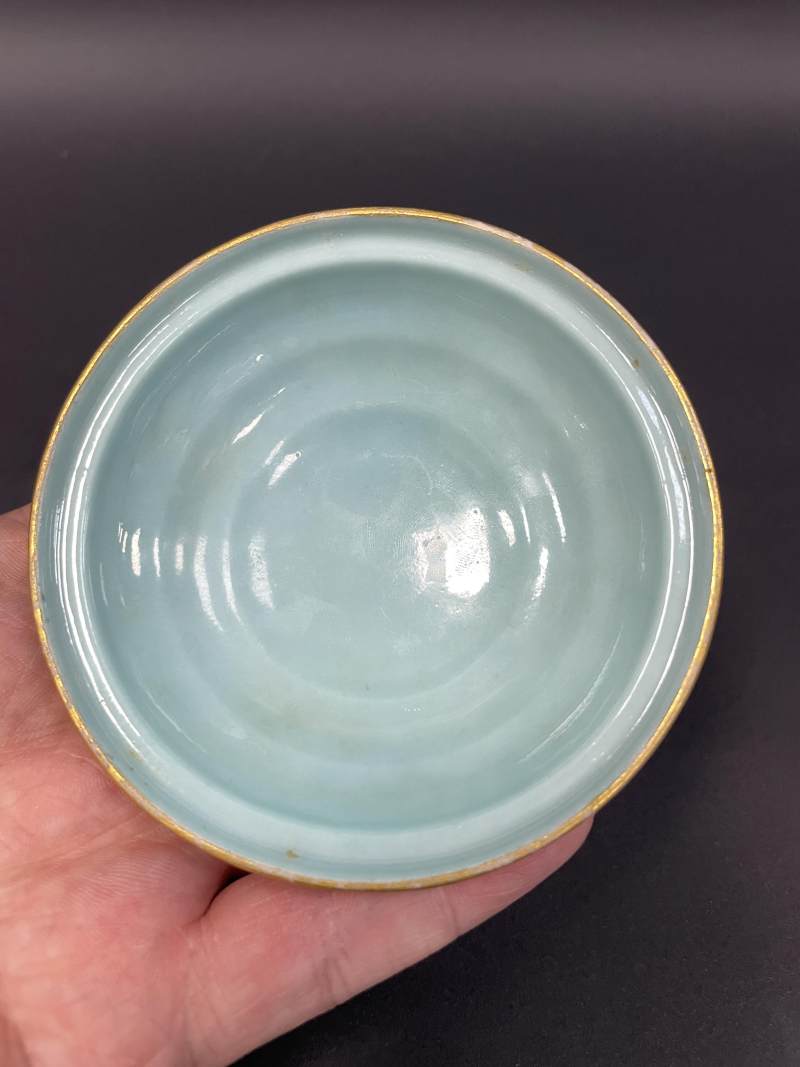 清嘉庆 松石绿地洋彩仿掐丝珐琅缠枝莲福寿纹盖杯 - 图12