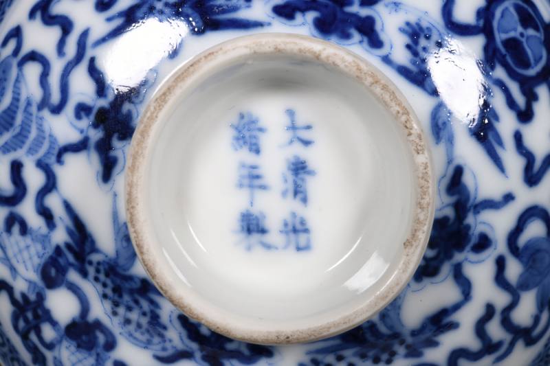 清光绪 青花云鹤八宝纹盖碗一对 - 图5
