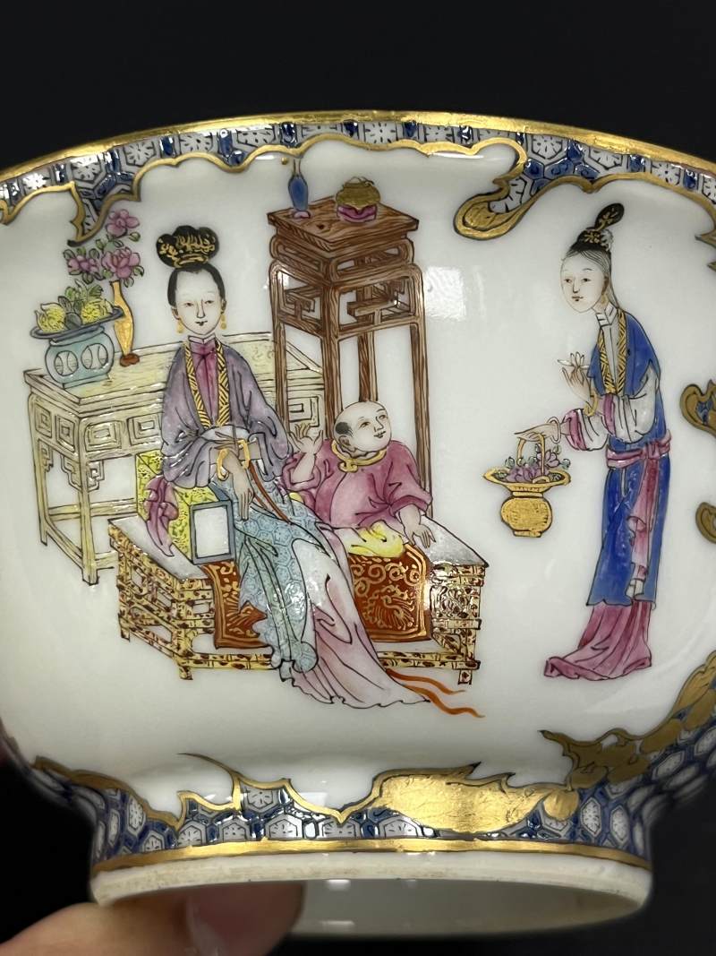 清雍正 广珐琅彩锦地蝶恋花开光教子图茶碗 - 图9