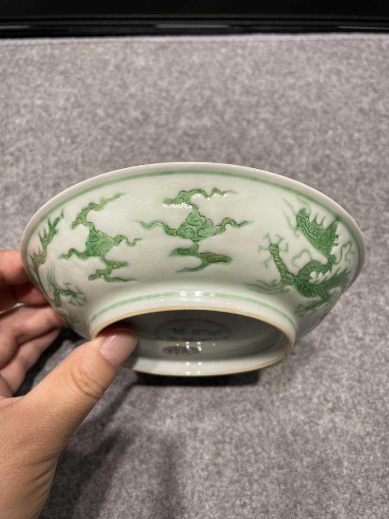 明弘治 刻填绿彩云龙纹盘 - 图6