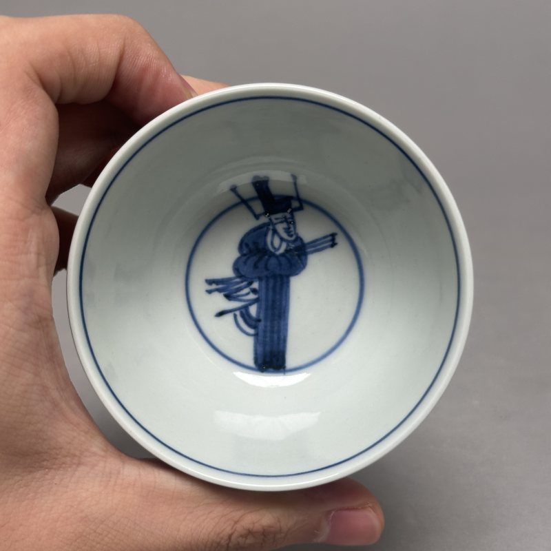 清中期 青花如意暗刻海水纹茶圆 - 图3