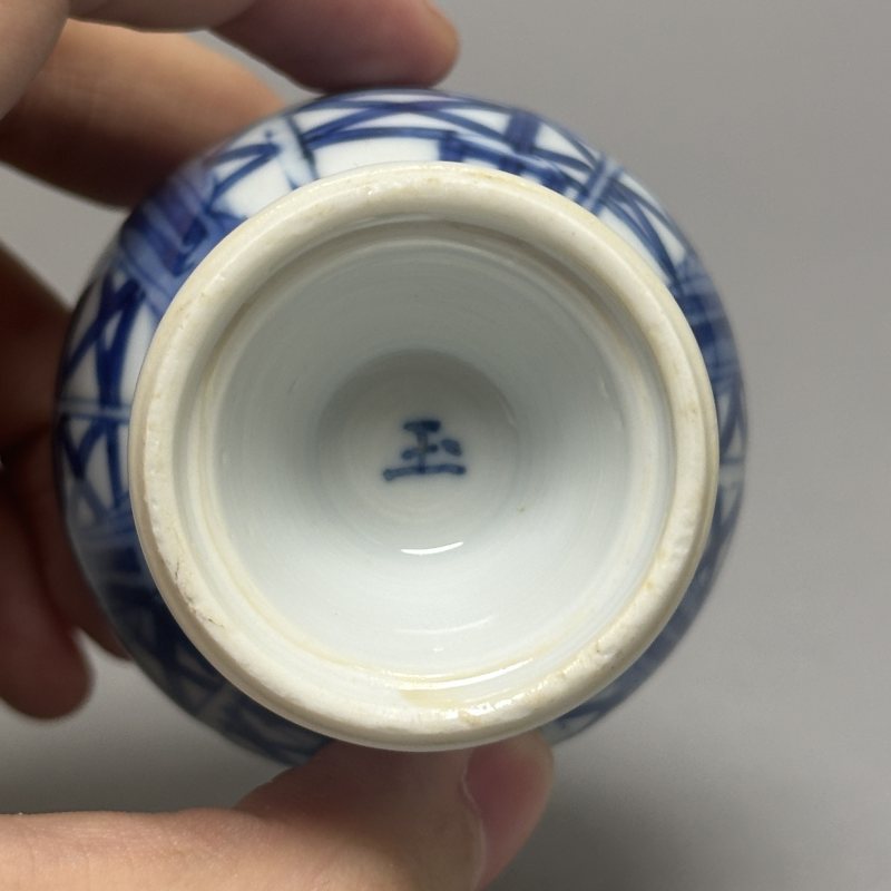 清康熙 青花人物图瓶 - 图6