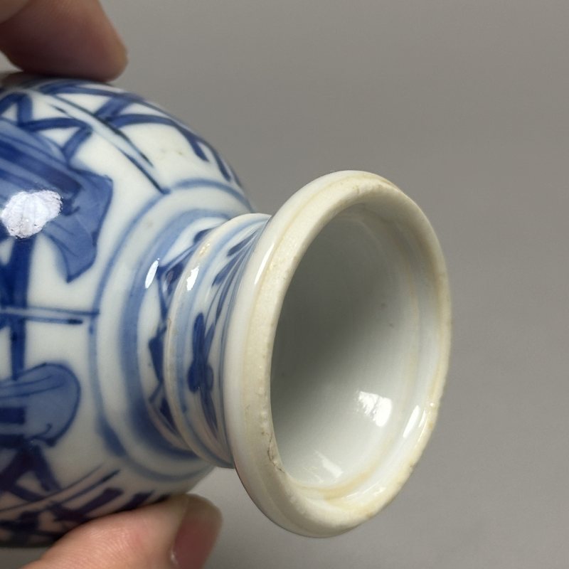 清康熙 青花人物图瓶 - 图7
