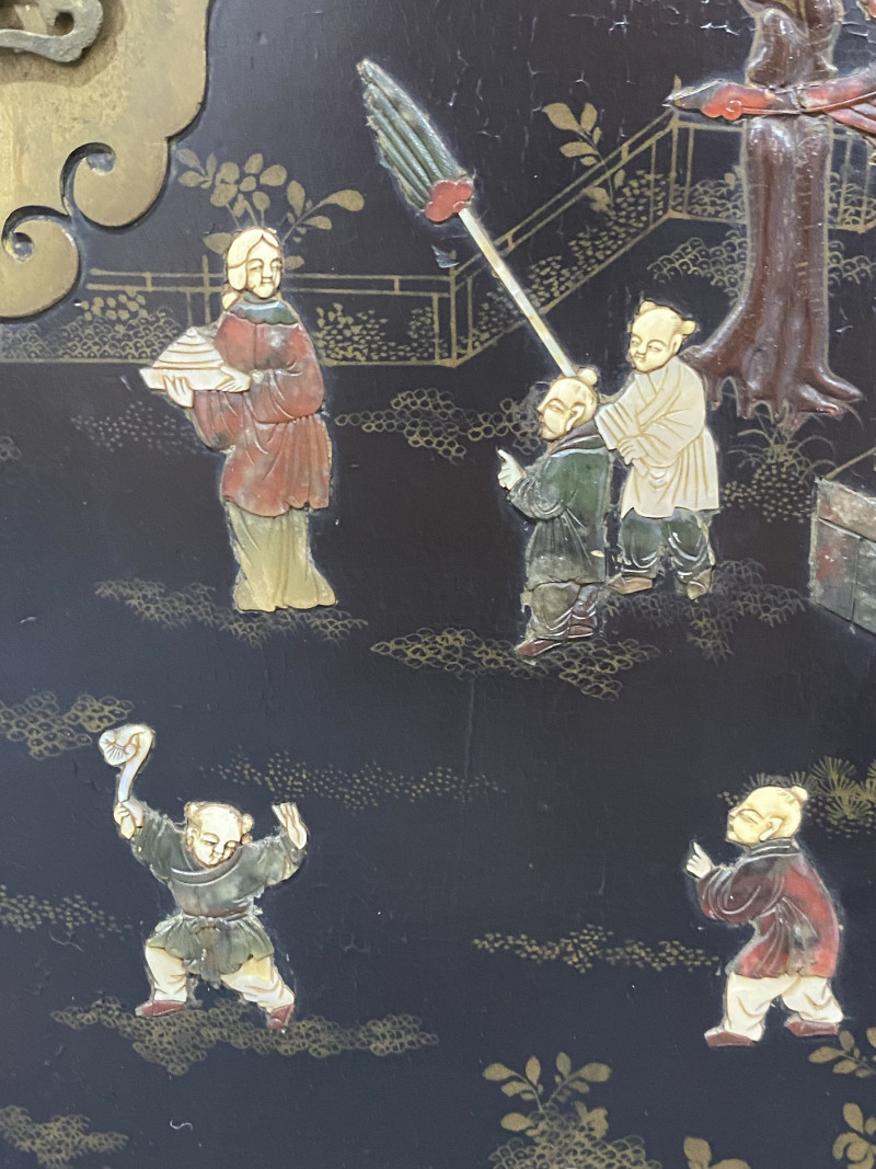 清 黑漆嵌百宝婴戏图柜一对 - 图26
