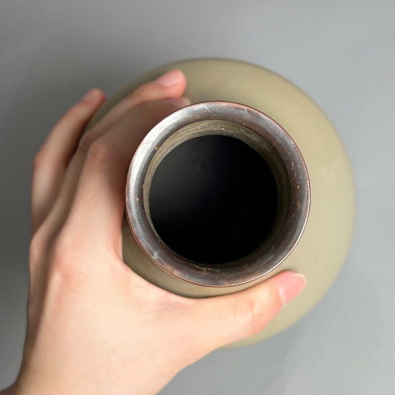 明代 青釉直颈瓶 - 图9