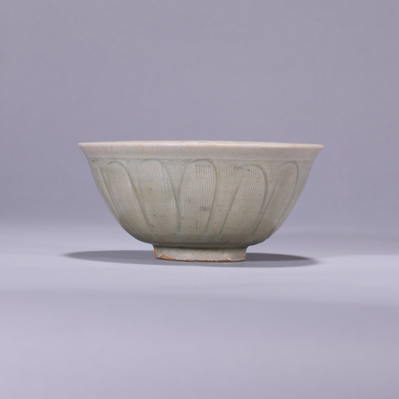 明代 青釉刻花碗 - 图2