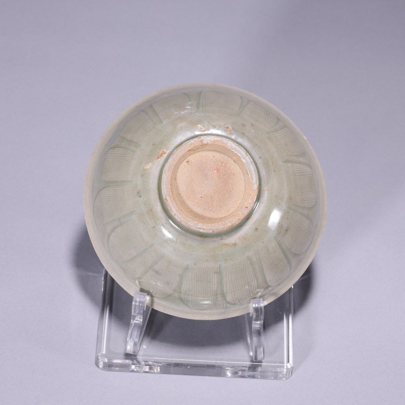 明代 青釉刻花碗 - 图3