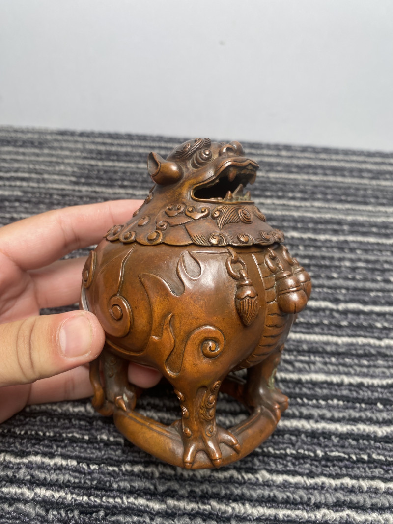 清乾隆 铜宫廷甪端一对 - 图19