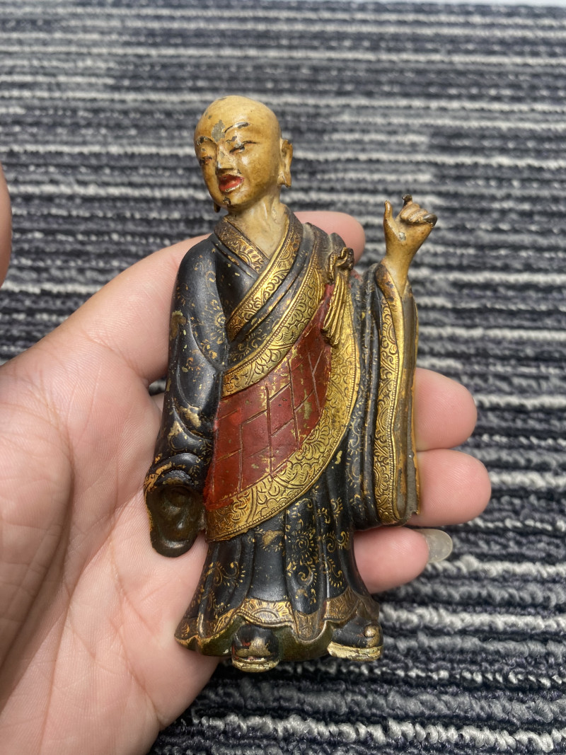 清康熙 宫廷风格铜鎏金彩绘罗汉立像 - 图7