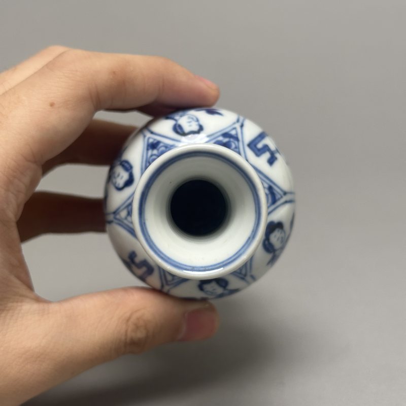 清康熙 青花人物图瓶 - 图4