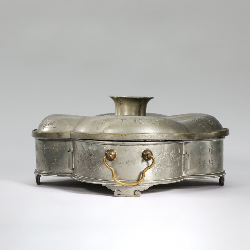 1896年 锡制山水人物诗文一品锅具一套 - 图3