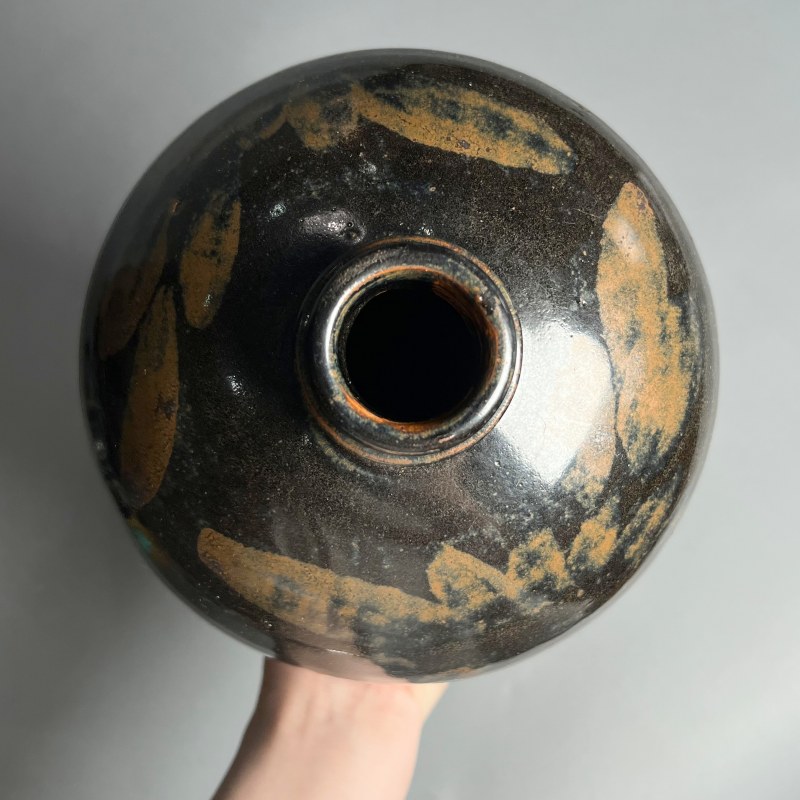 明代 黑釉铁锈花嘟噜瓶 - 图7