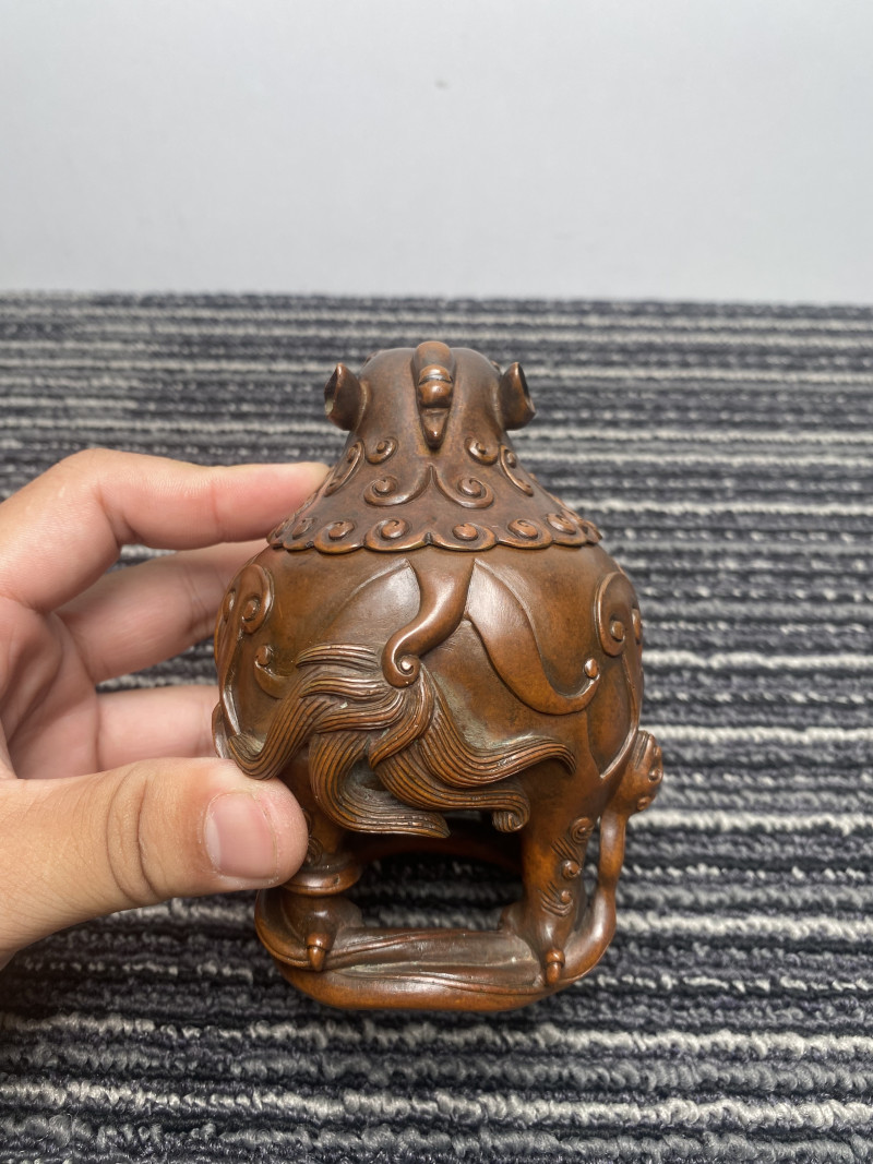 清乾隆 铜宫廷甪端一对 - 图21
