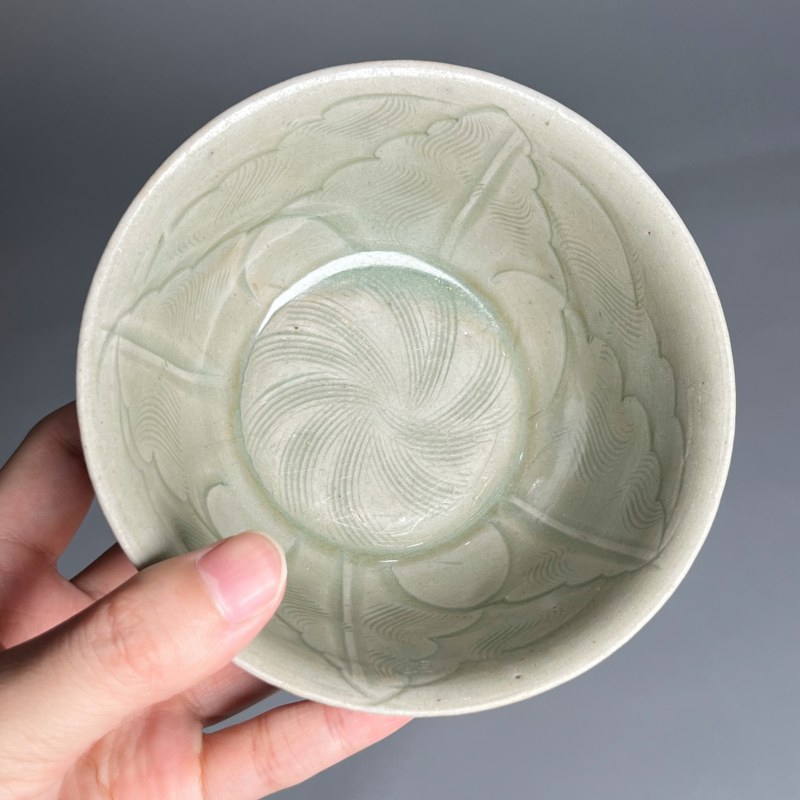 明代 青釉刻花碗 - 图8