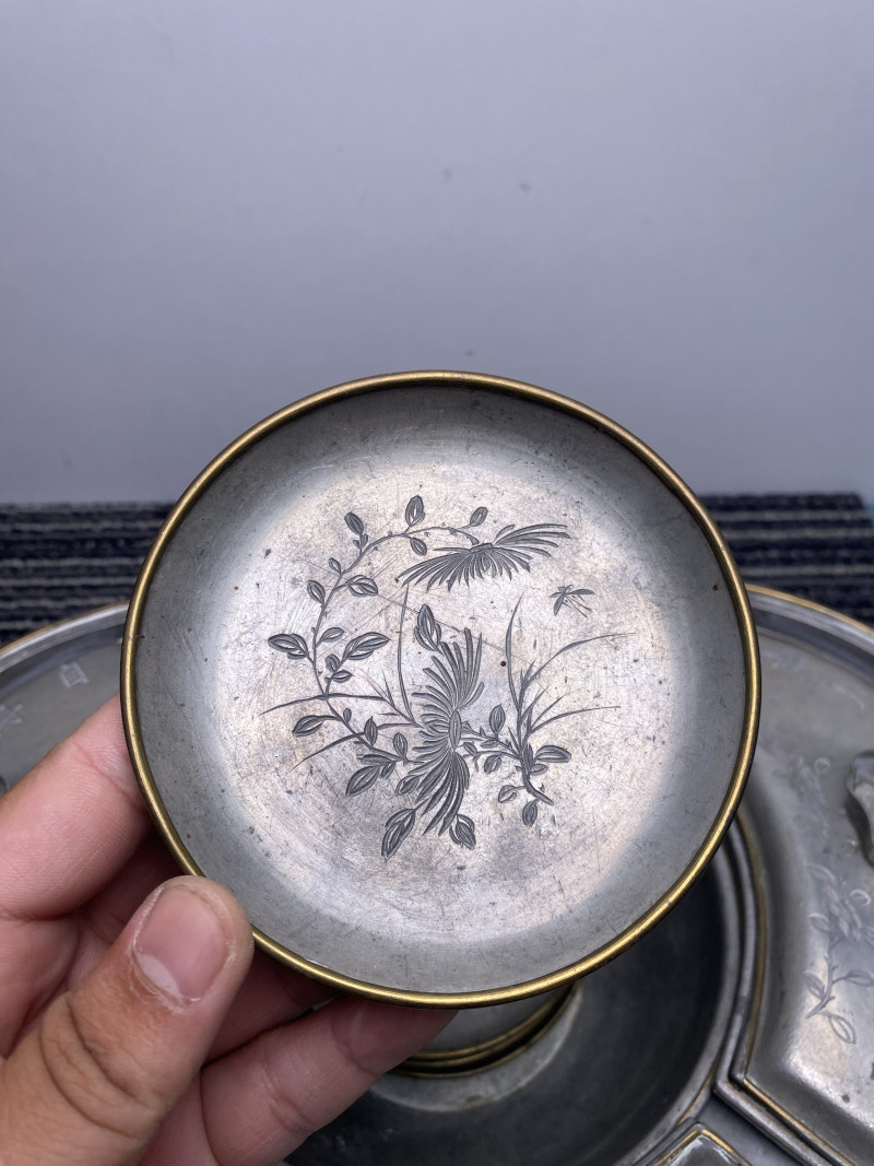 1896年 锡制山水人物诗文一品锅具一套 - 图28