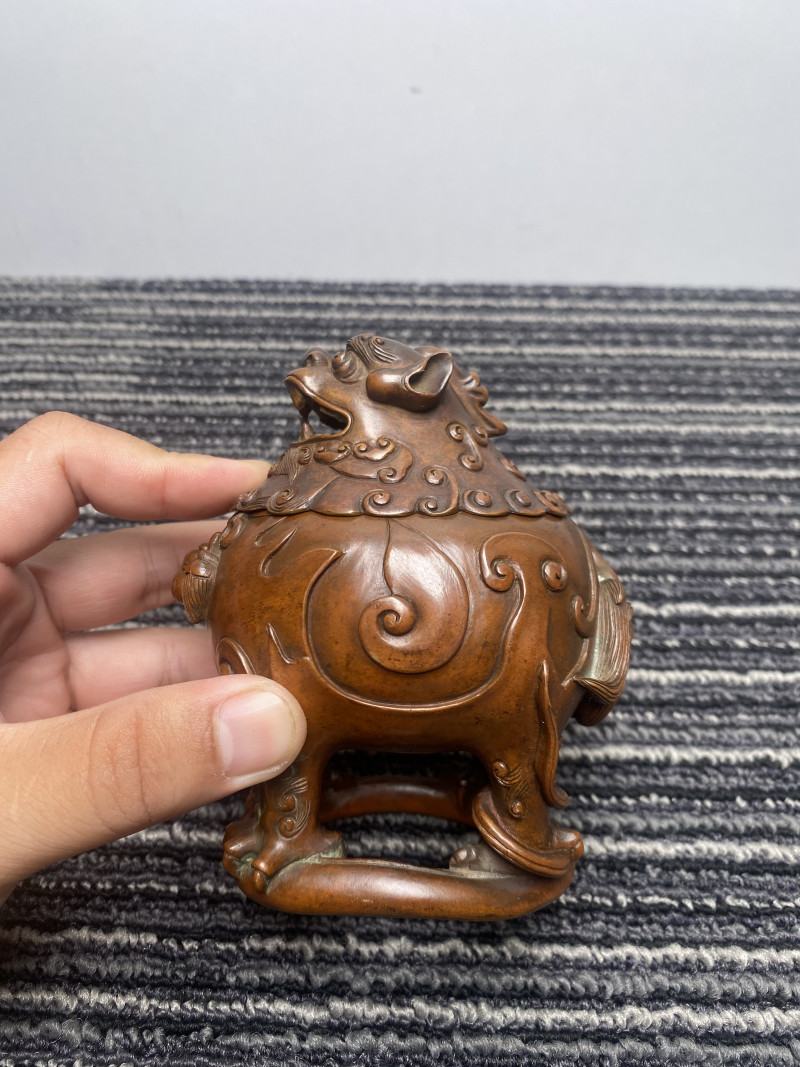 清乾隆 铜宫廷甪端一对 - 图22