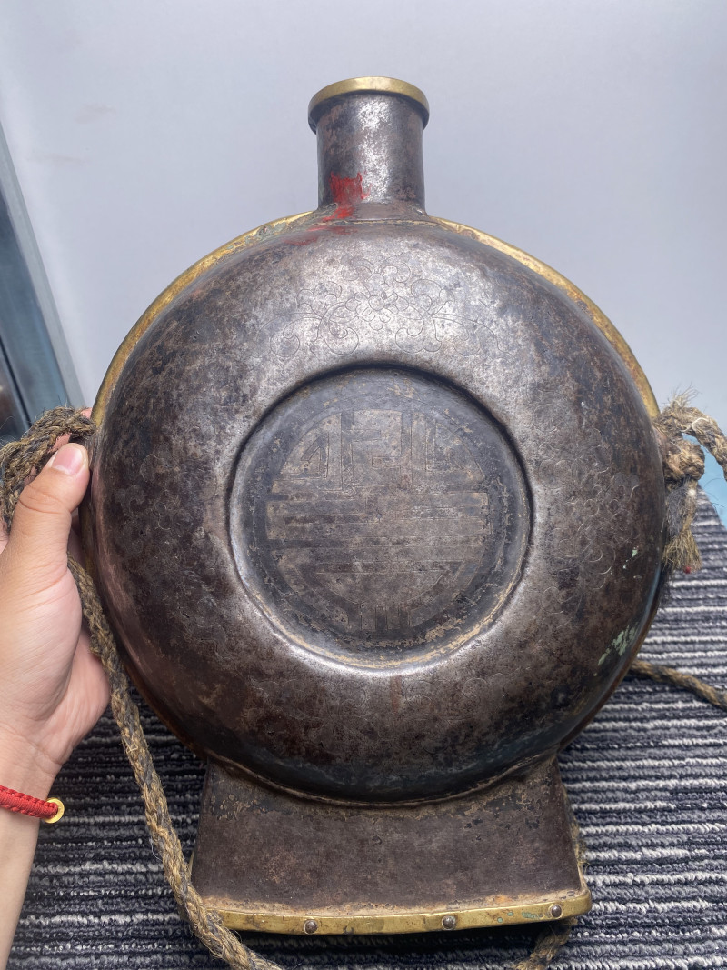 清早期 铜鋄银穿带壶 - 图14