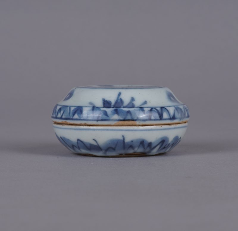清早期 青花花卉纹印泥盒 - 图1