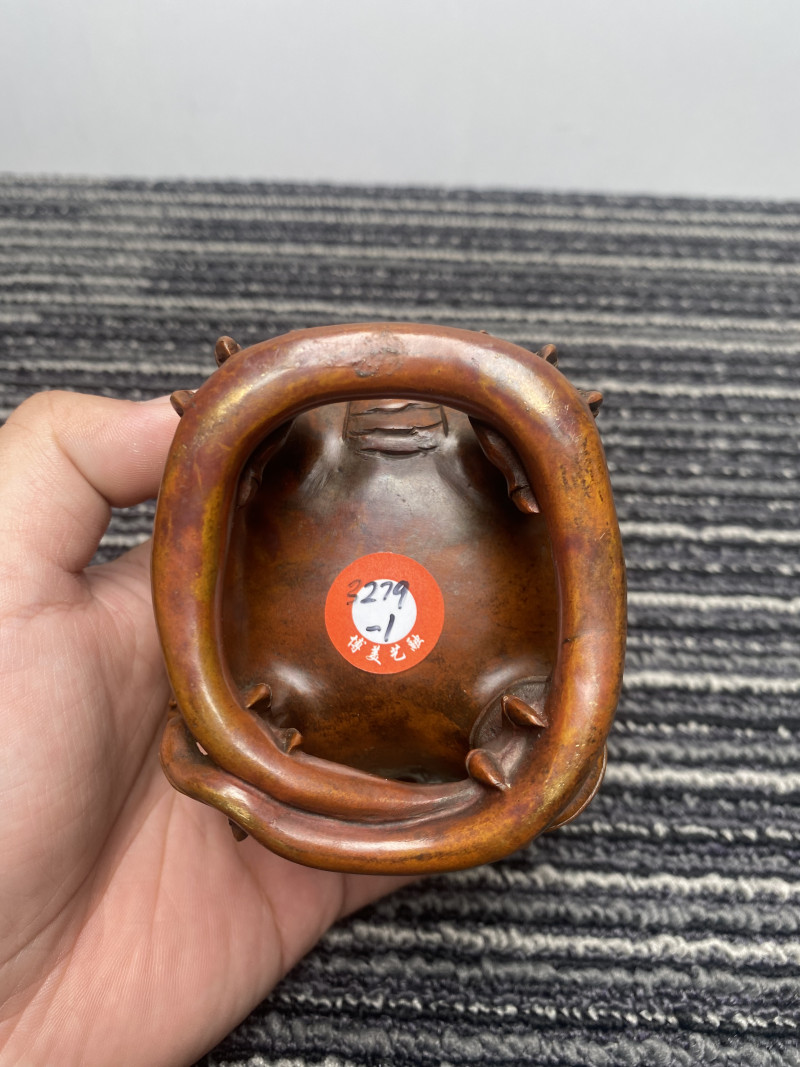 清乾隆 铜宫廷甪端一对 - 图25