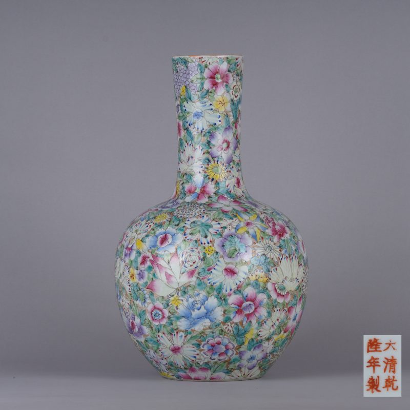 清晚期 粉彩百花不漏地天球瓶