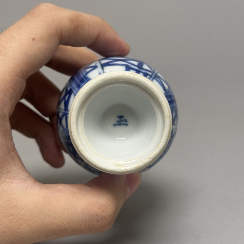 清康熙 青花人物图瓶 - 图5