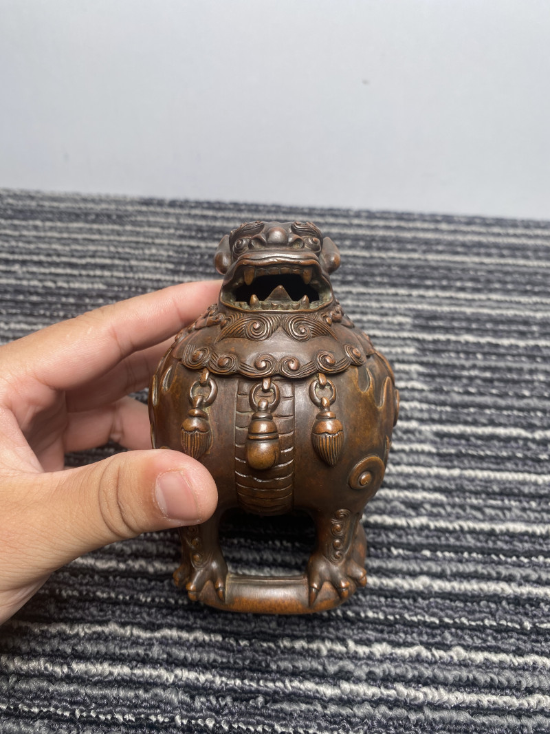 清乾隆 铜宫廷甪端一对 - 图26