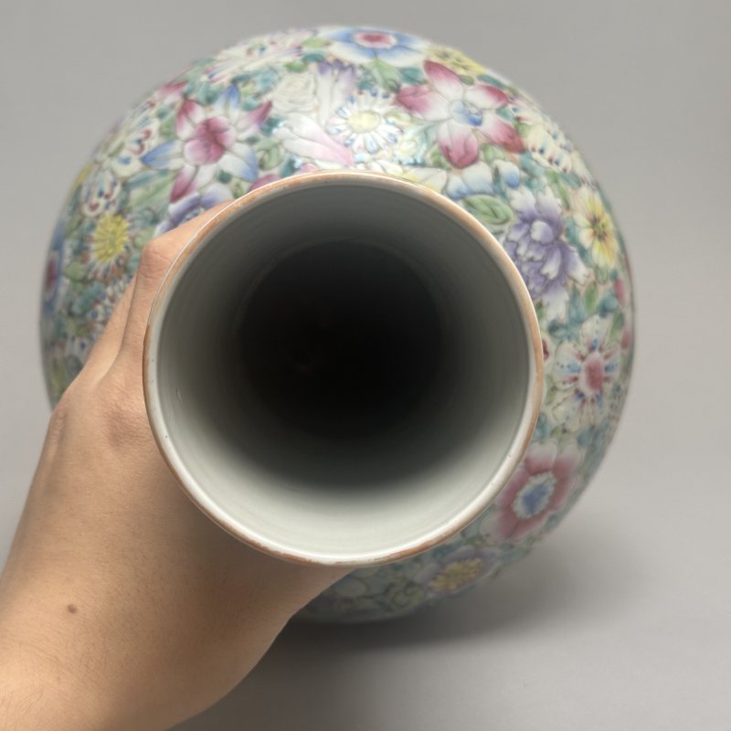 清晚期 粉彩百花不漏地天球瓶 - 图3