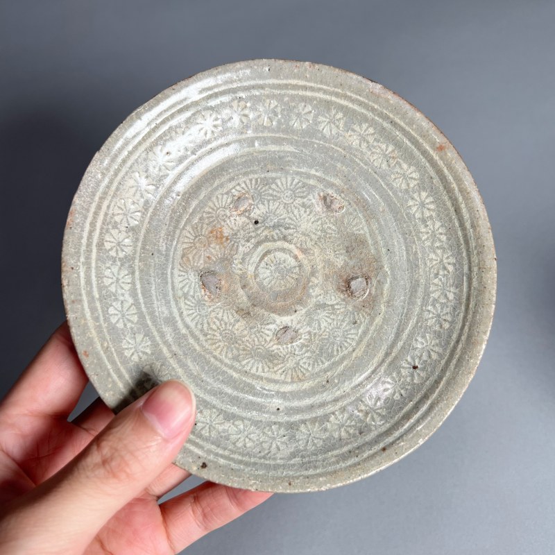 明代 高丽青釉印花盘 - 图4