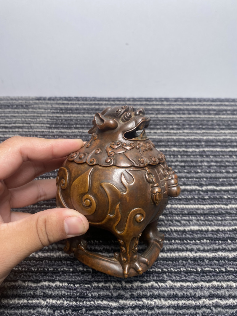 清乾隆 铜宫廷甪端一对 - 图27