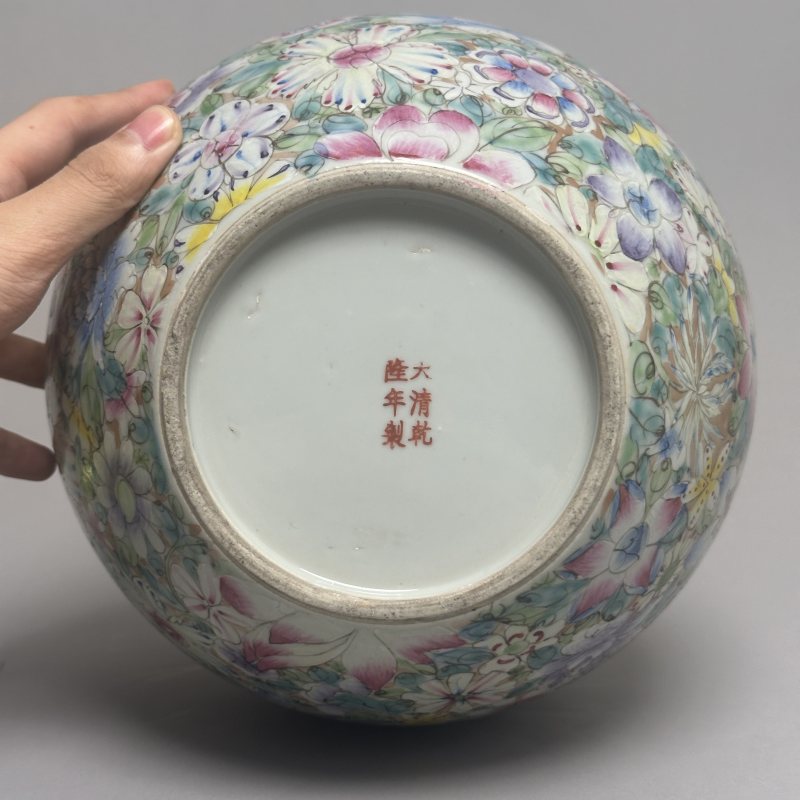 清晚期 粉彩百花不漏地天球瓶 - 图4