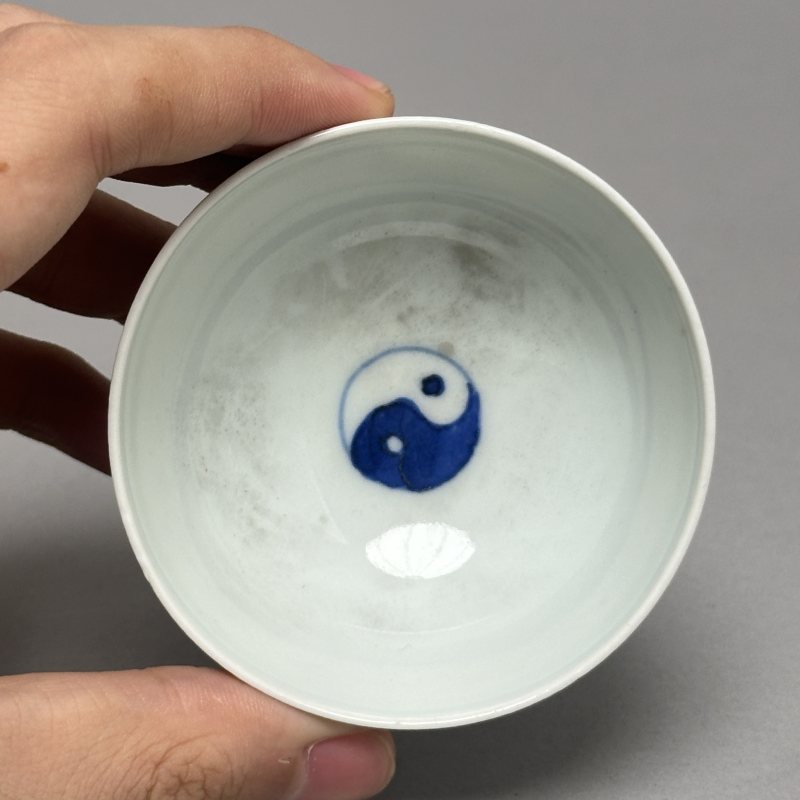 清晚期 青花八卦图纹杯 - 图3