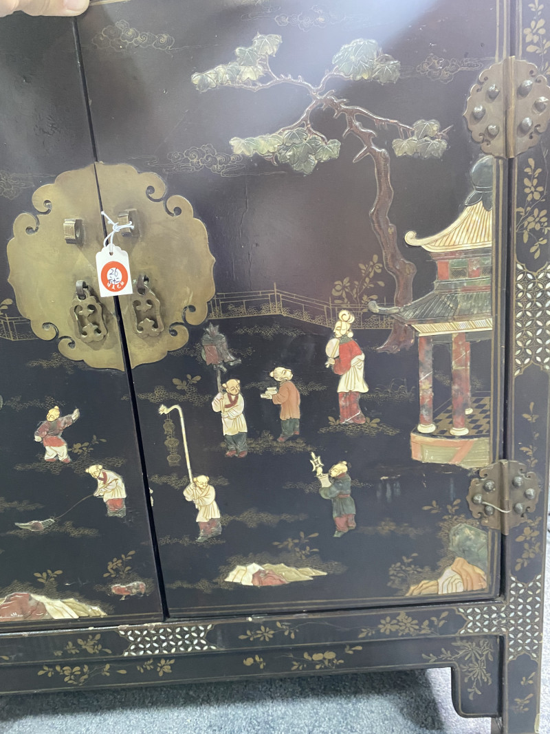 清 黑漆嵌百宝婴戏图柜一对 - 图21