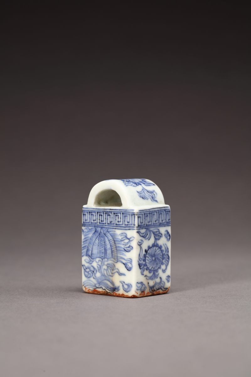 清 “竹阁”青花吉祥纹长方印