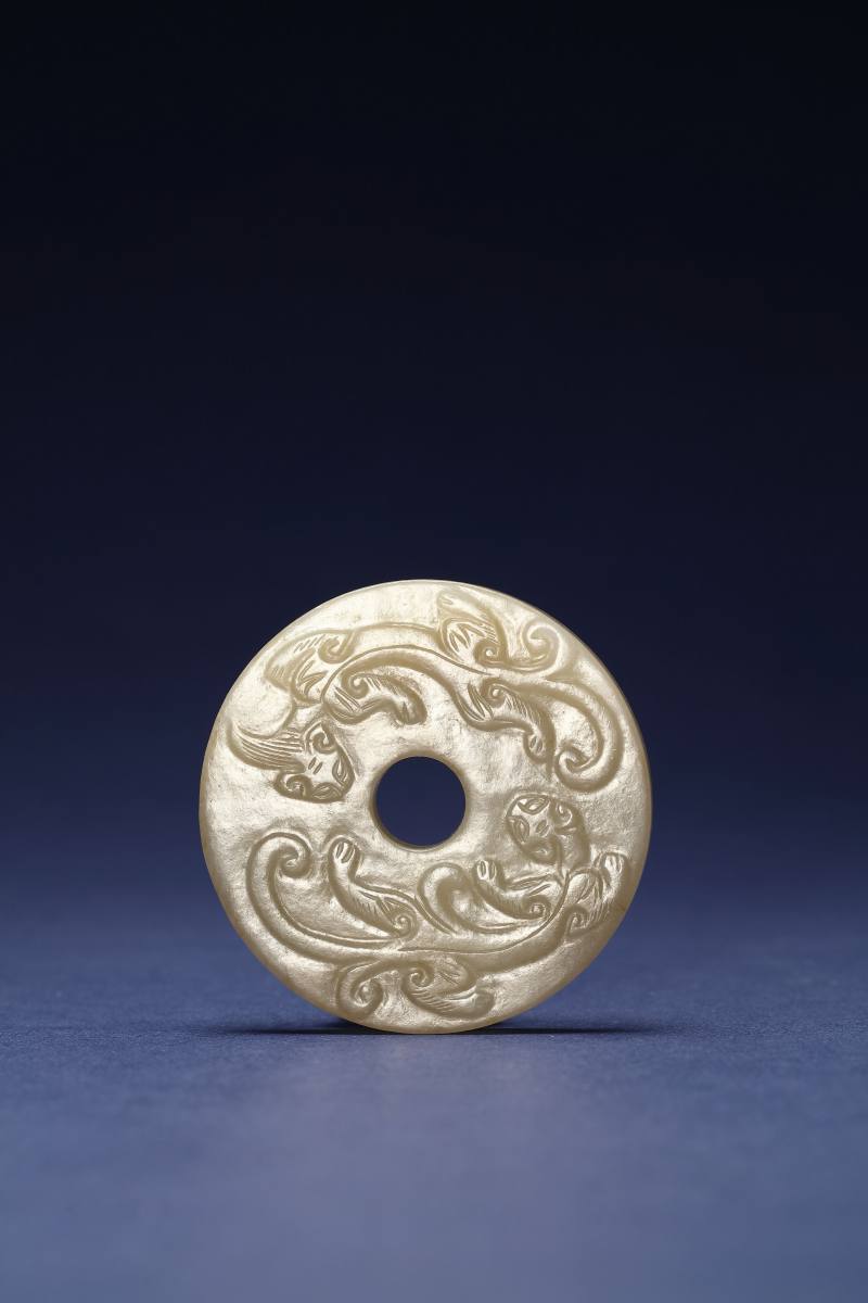 明 白玉螭龙如意纹璧、双螭龙蒲纹白玉璧、青白玉双鱼珮 - 图7