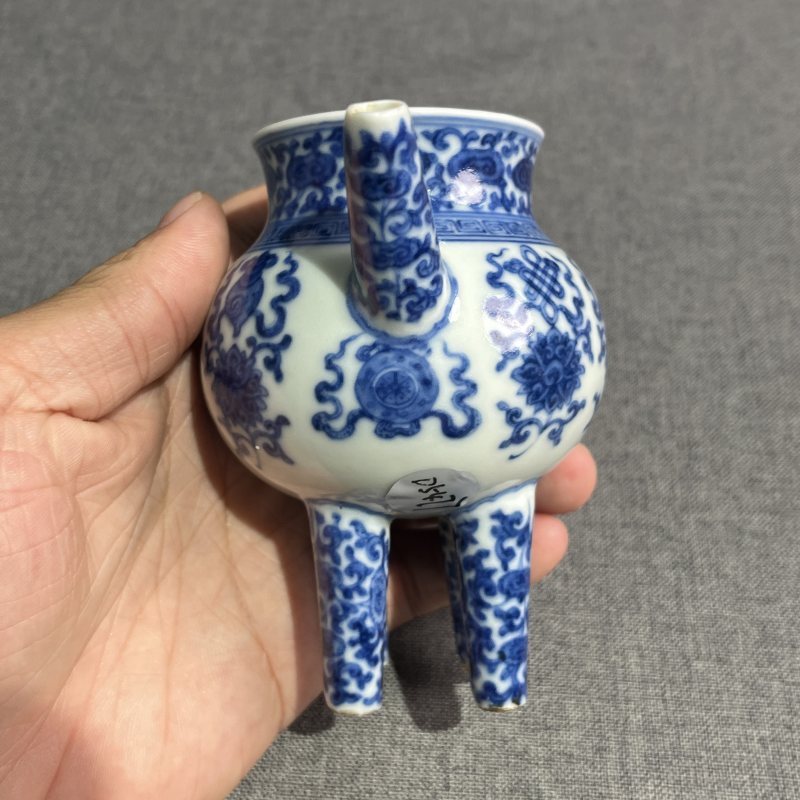清晚期青花缠枝花卉八宝纹盉盒 - 图7